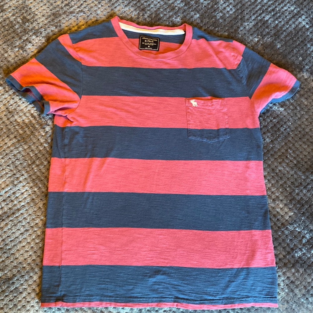 Ambercrombie & Fitch men’s Medium rose/red and navy striped short sleeve t-shirt